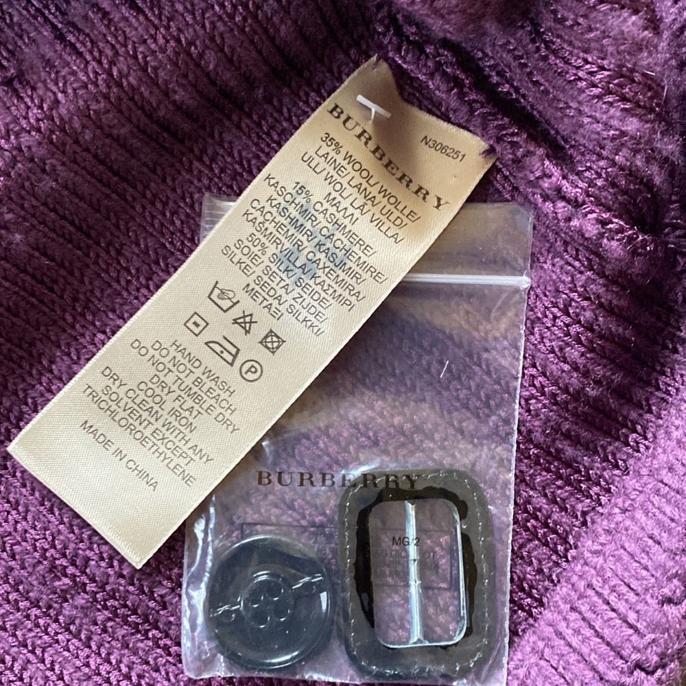 BURBERRY - Mid length wool cashmere silk Cardigan in eggplant color with belt. - Picture 6 of 16
